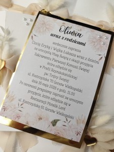 Zaproszenie zdobione perełkami na Pierwszą Komunie Świętą